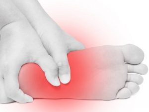 گرفتگی عضلات کف پا یکی ازدلایل درد کف پا